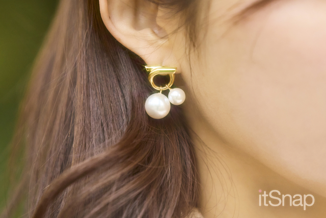 揺れる大小のダブルパールが顔まわりをアートに演出♡