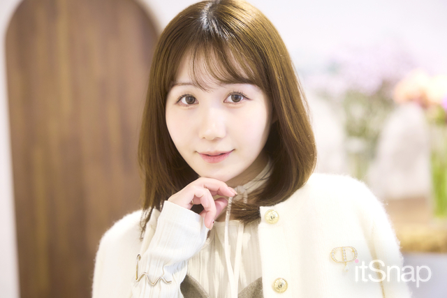 毛先だけクルンと内巻きにした上品なワンカール♡