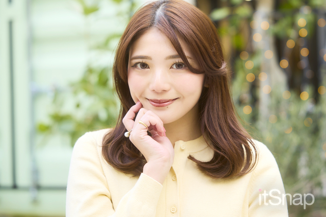 ゆるいワンカール&前髪流しで大人っぽい余裕を演出！