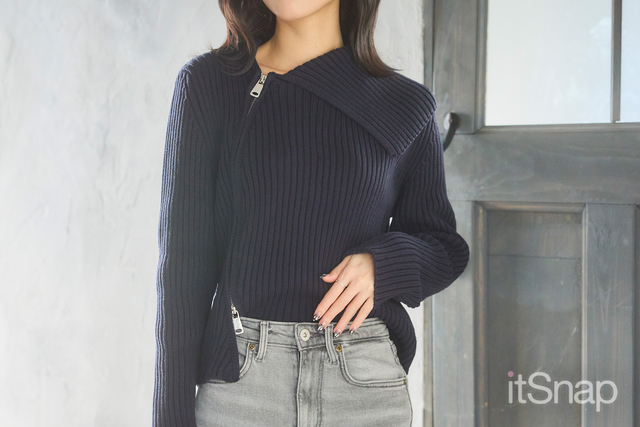 アシンメトリーなジップ使いでモードなスパイスを