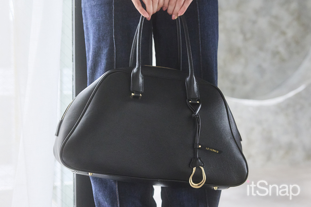 コロンとした丸みのあるフォルムのレザーボストン☆