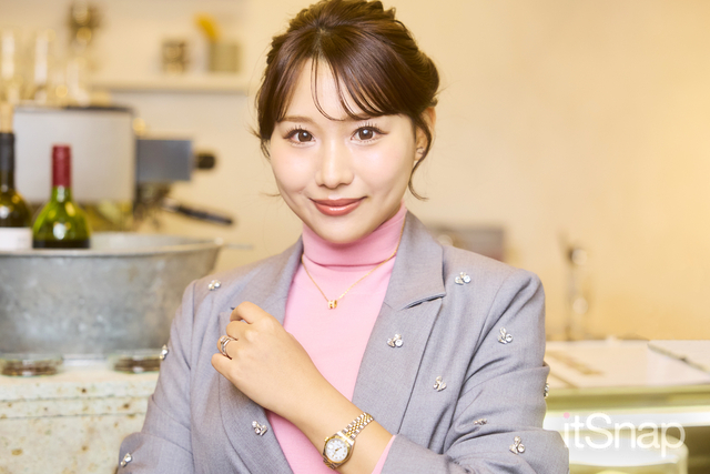 おくれ毛を残したオールアップアレンジで可憐に♡