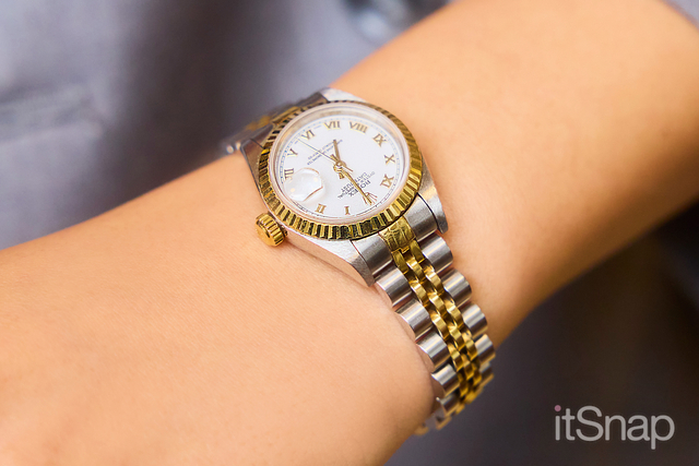 ゴールド×シルバーのROLEXが手元にクラス感をON