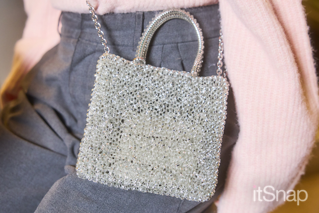 ジュエリーのようなワイヤーバッグでコーデをアプデ