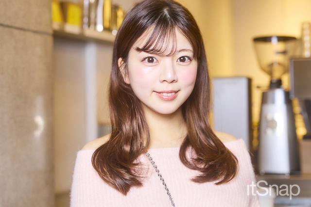 顔まわりに動きを出した色っぽゆるふわウェーブ♡