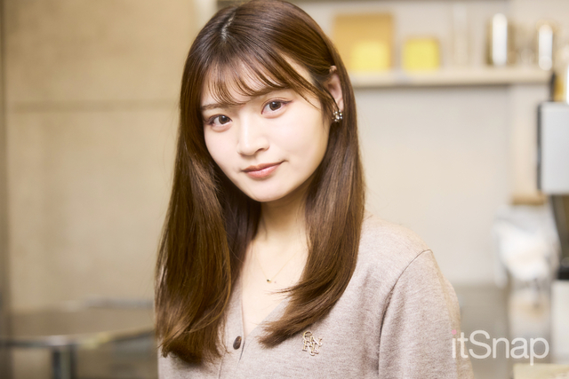 艶やかなストレートのロングヘアをおろして大人っぽく♡