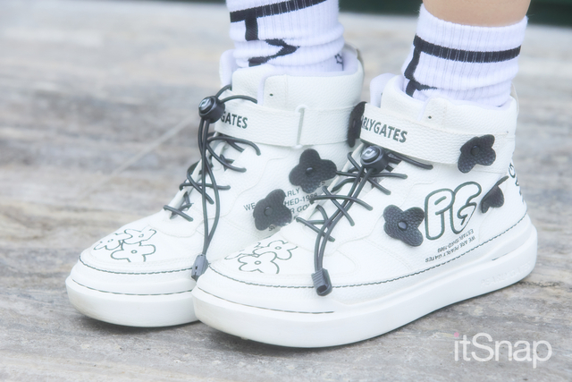 立体フラワーがキュートなハイカットシューズが正解