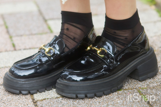 存在感のあるローファーが今っぽいメリハリを演出！