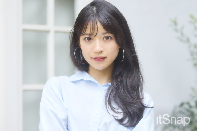 ゆるっと巻いたナチュラルなダウンスタイルがGood！