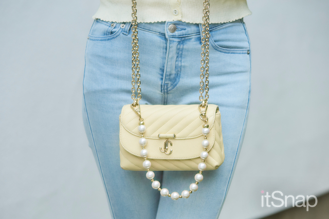 まろやかなオフホワイトにパールを添えて可愛さが倍増