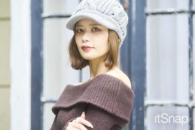 ナチュラルな切りっぱなしボブがキャスケにぴったり