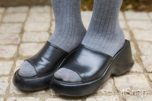 存在感のあるソールでバランスよく今っぽさを加算☆