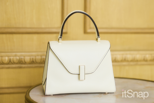 端正なフォルムが美しい“ミニ イジィデ”が映えアイテム
