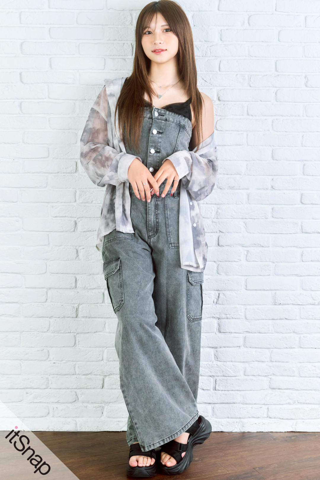 ♡樹里♡ 夏映えするシアーな柄シャツ× デニムオーバーオールで“ラフ可愛く