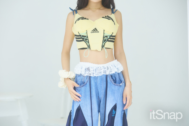 コルセット風シルエット×淡イエローで新鮮に♪