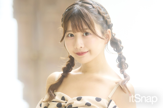 編み込みツインでガーリーなムードをプラス♡