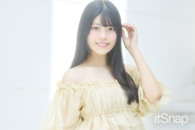 清潔感たっぷりのナチュラルストレートが好印象！