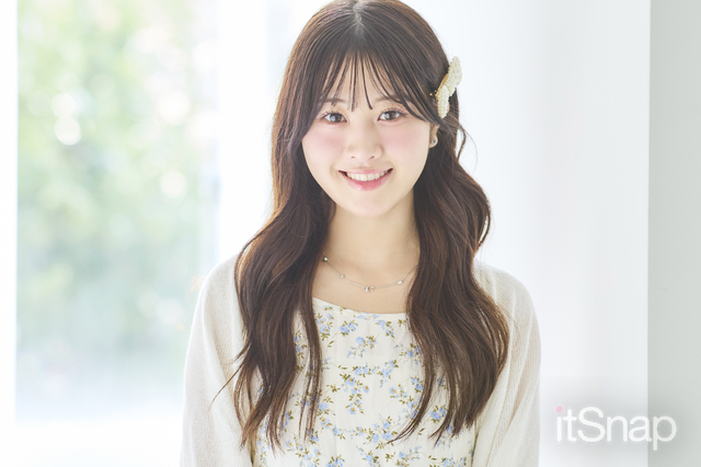 ゆる巻きセミロング×パールバレッタにきゅん♡