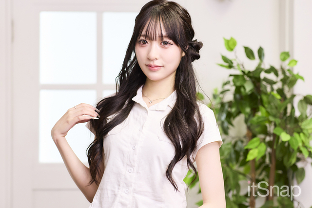 透けバングと波打つロングの“くるみちゃんヘア”にきゅん