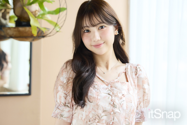 ふんわりロングヘアが花柄ワンピの品のよさを後押し☆