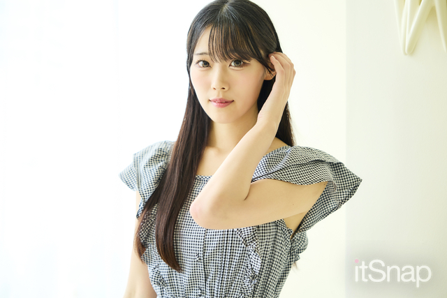 薄め前髪とナチュラルなストレートでピュアなムードに♡