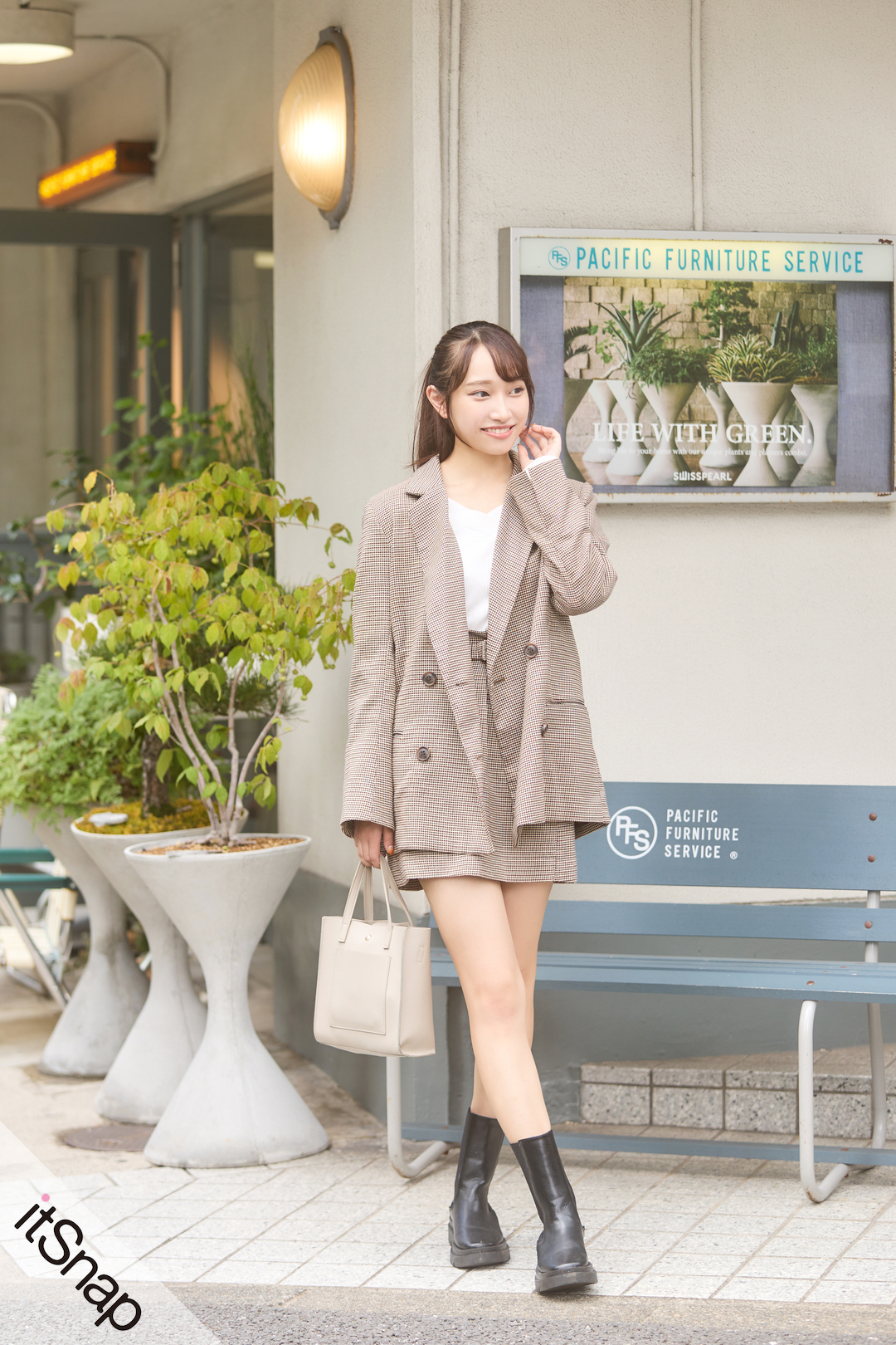 R6H_2166new_jpeg_large_stamped