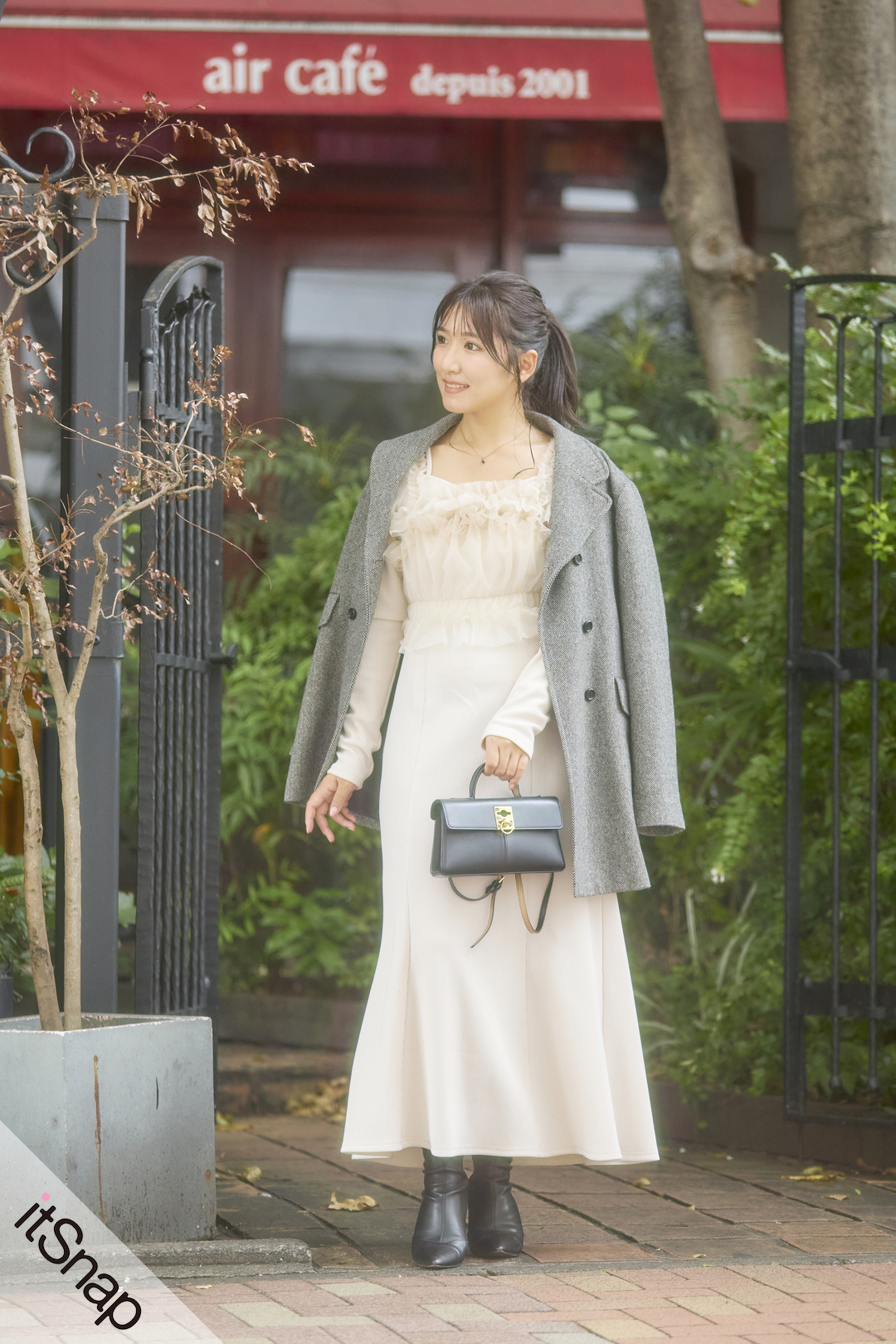 ハンサムジャケット×フェミニンワンピで 品が漂う甘辛モノトーン♡[茶