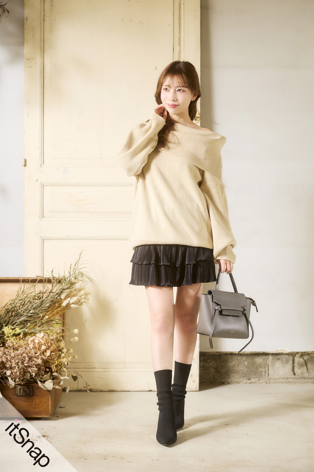 the toe ベージュ オフショルダー ニットワンピース スタッフ