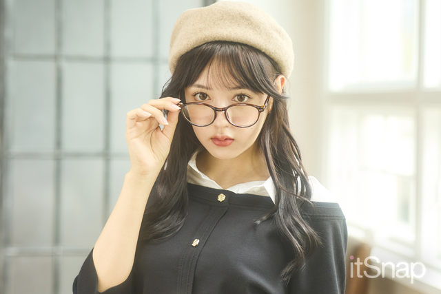 ゆるく巻いたロングヘアでやわらかい自然な抜け感を♪