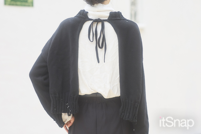 女性らしさ満点で2Way仕様の黒ニットに♡