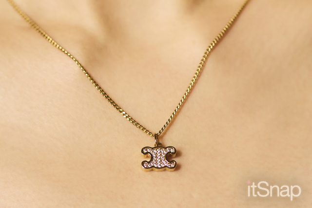 ゴールドチェーン×アイコニックなモチーフにきゅん