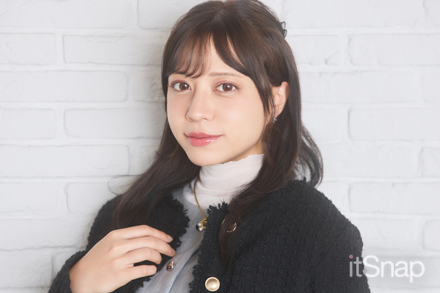 全体をゆるく巻いたハーフアップアレンジがエレガント♡