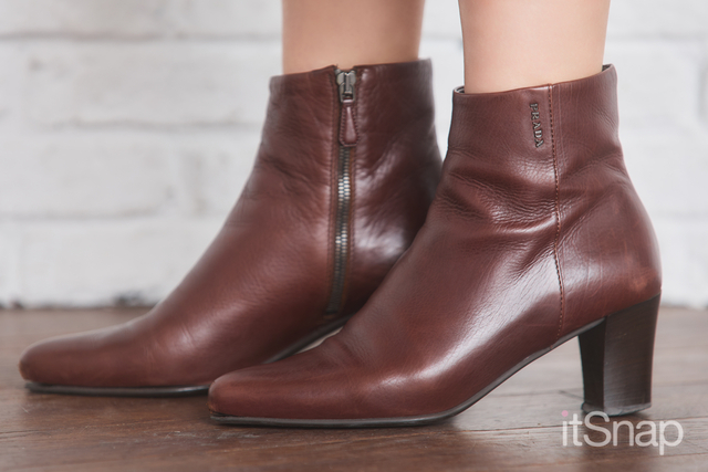 サイドにさりげなく入ったPRADAのロゴがハイセンス