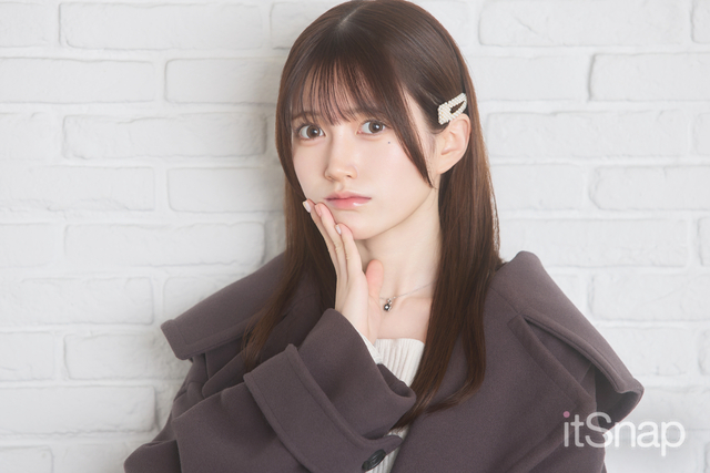 ヘアピンを片側だけにつけて韓国アイドル風アシメに♡