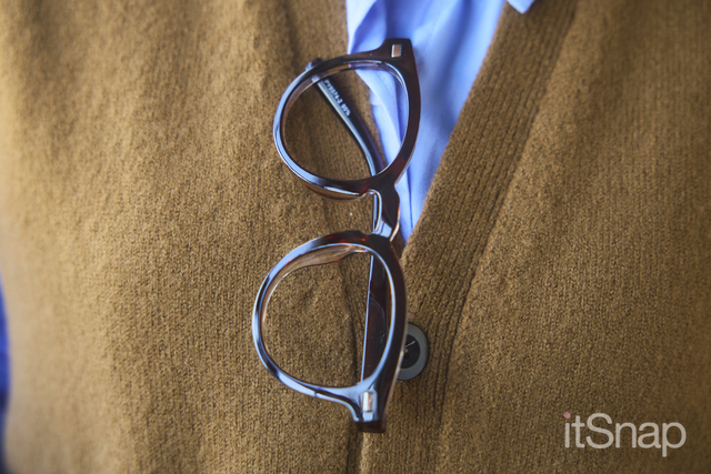 べっ甲の太めのフレームが絶妙な伊達メガネがポイント