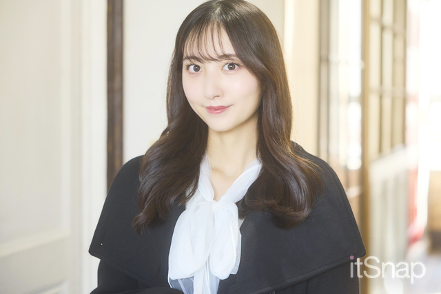 外巻きロングの大人可愛い雰囲気でまわりをリード♪