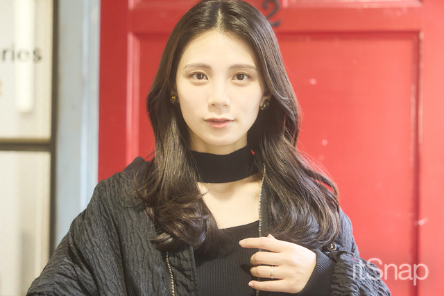 ゆるく巻いた韓国風のくびれシルエットにきゅん♡
