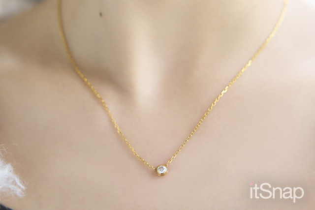 胸元にキラりと輝くCartierの一粒ダイヤネックレス☆