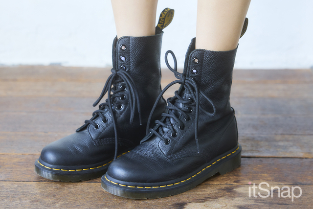 存在感のあるイエローステッチが適度なアクセント!