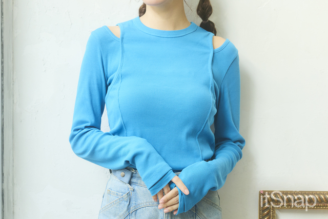 肩のカッティング&レイヤード風のデザインがセンスあり