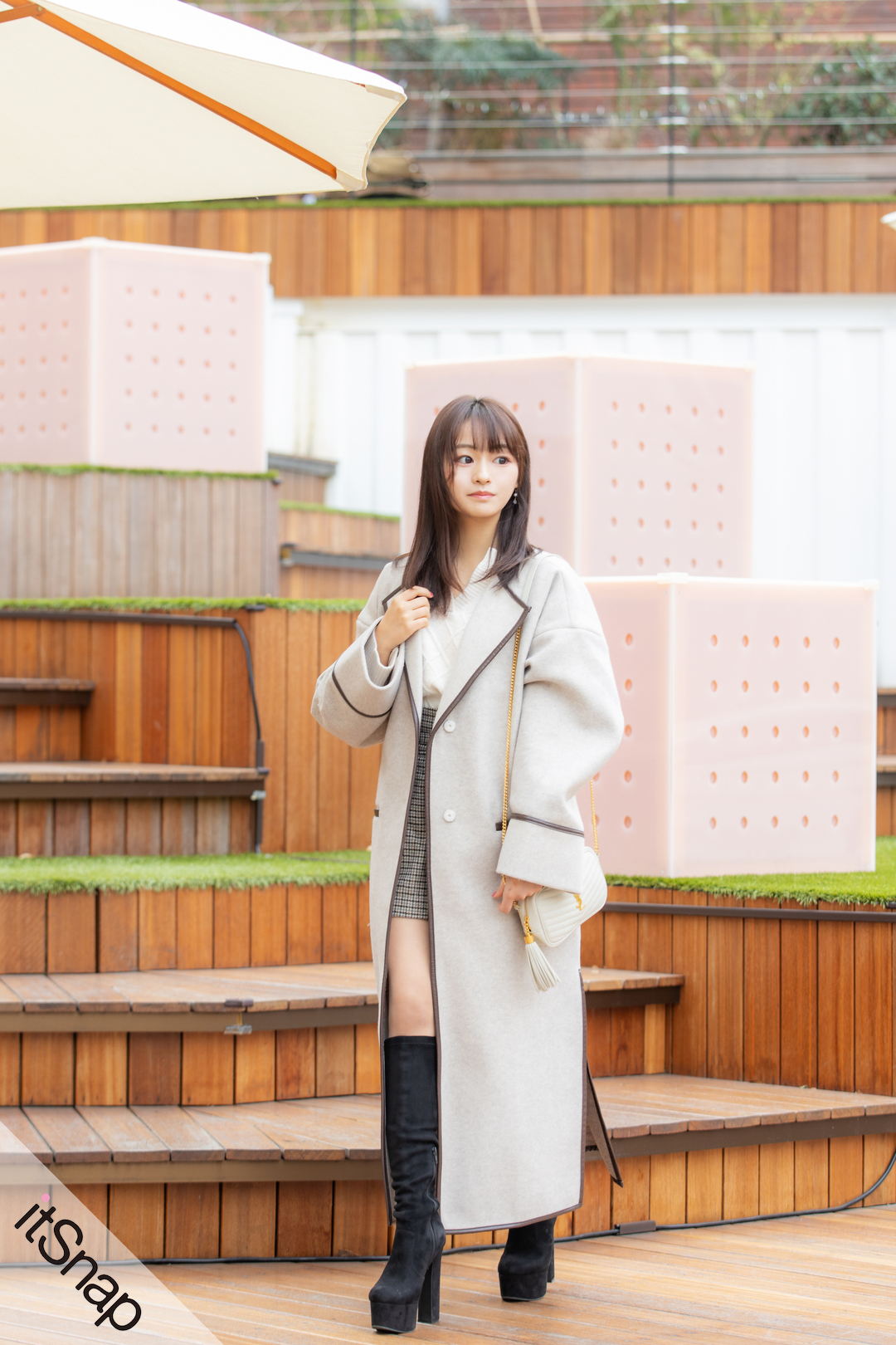 Sサイズでも美バランスなロング コート着こなしで理想の雰囲気に